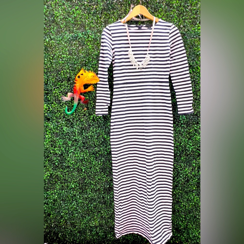 Hug your curves with confidence in this casual JCREW stunner!